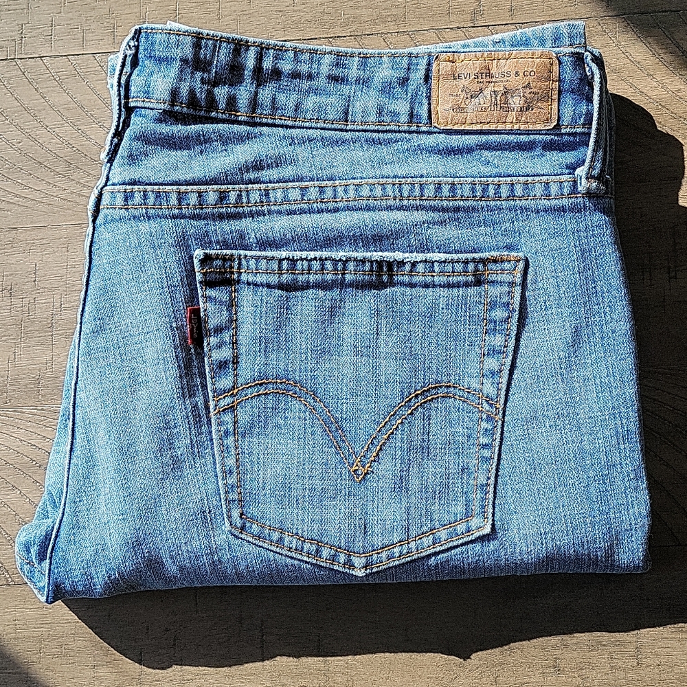 Levi's Low Boot Cut Jeans
